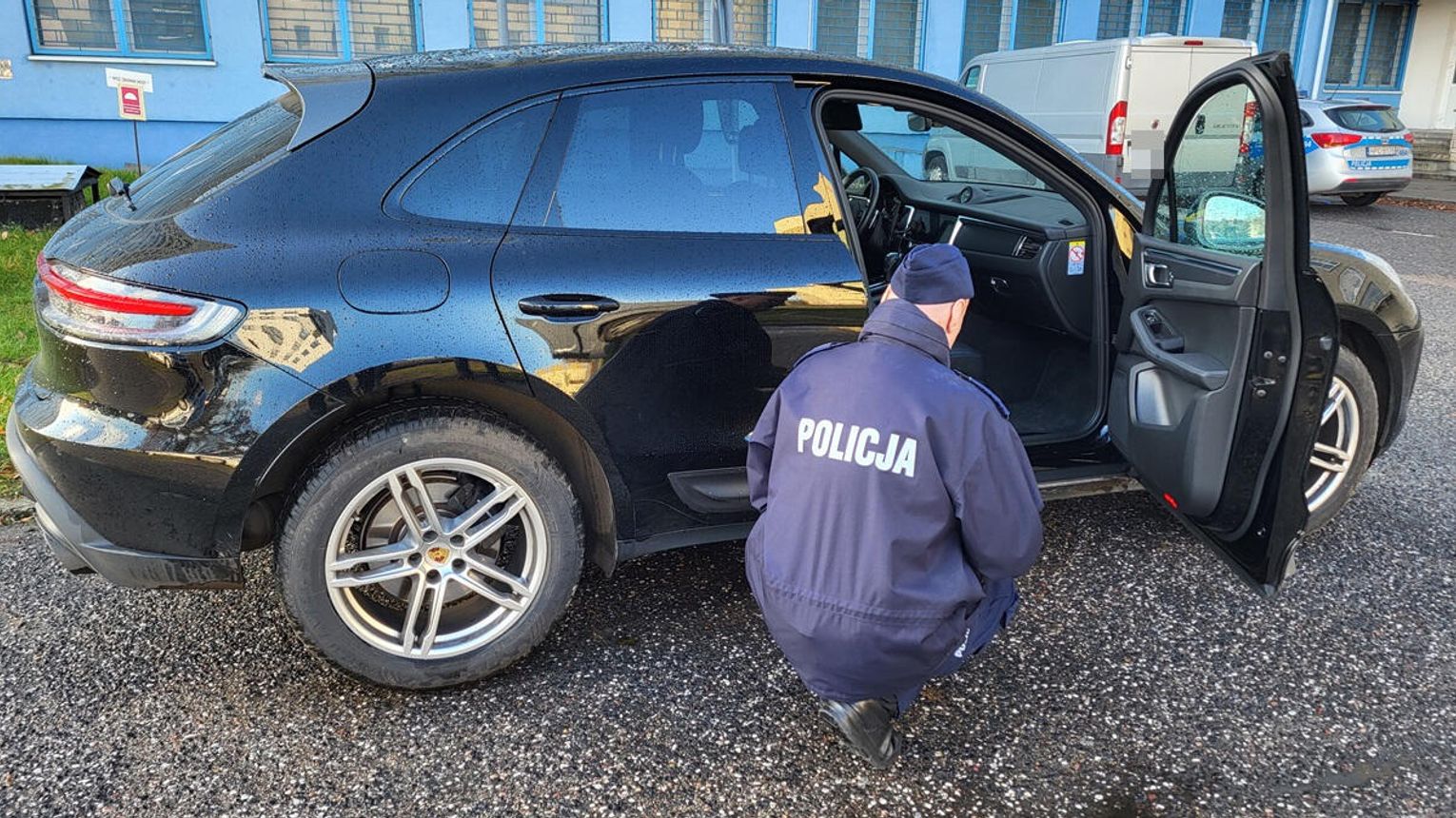 W Oc Awscy Policjanci Odzyskali Porsche Skradzione Na Terenie Niemiec