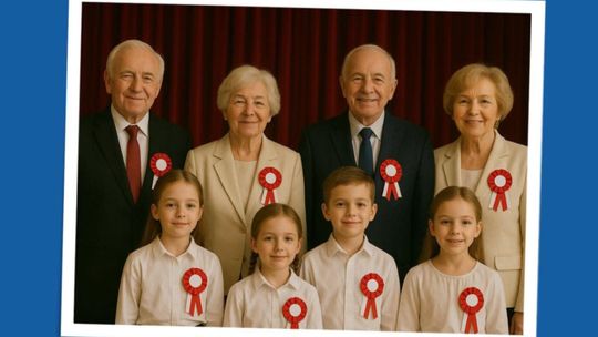 Seniorzy i dzieci podczas uroczystości