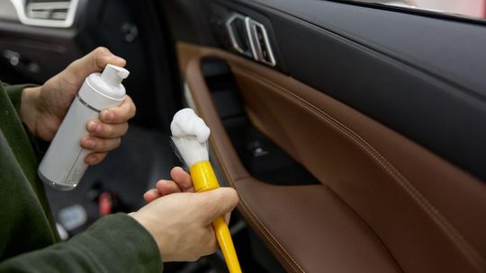 Auto detailing w Warszawie – czy warto zainwestować w perfekcyjny wygląd samochodu?