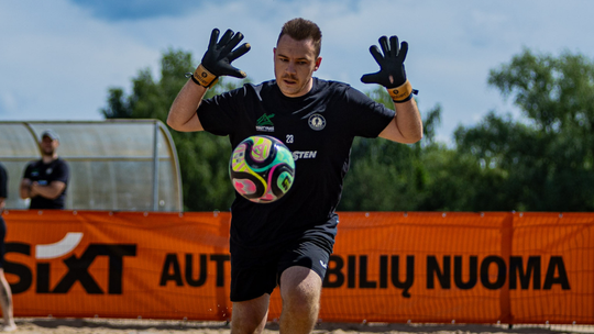 Bartłomiej Stolarz rozpoczął sezon 2026 w piłce nożnej plażowej. Na start Litwa