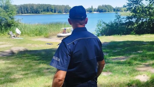 Bezpieczne wakacje nad wodą – działania gostynińskiej policji i apel do wypoczywających