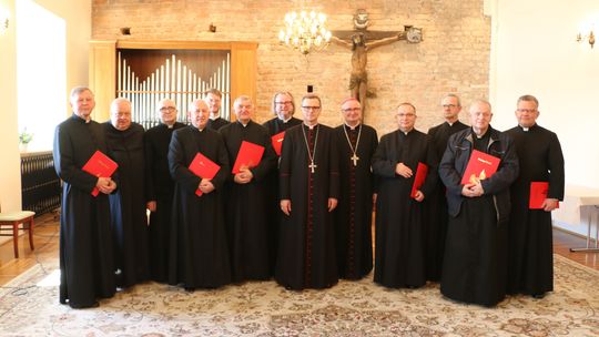 Biskup Płocki Szymon Stułkowski wręczył kapłanom odznaczenia godnościami honorowymi
