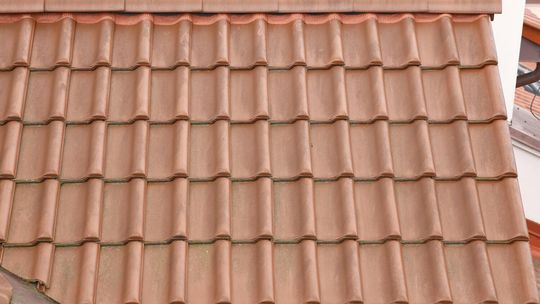 Dachówki ceramiczne – tradycja spotyka nowoczesność