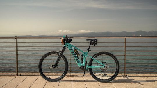 Dlaczego warto wypożyczyć rower trekkingowy przed zakupem?