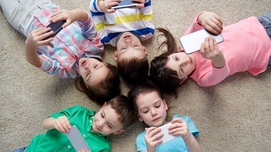 Do podstawówek wejdzie zakaz używania telefonów komórkowych Do podstawówek wejdzie zakaz używania telefonów komórkowych