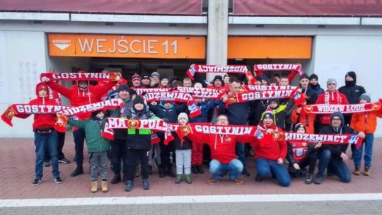 Dzieci z Mazura na meczu Ekstraklasy Widzew - Cracovia: niezapomniane sportowe emocje