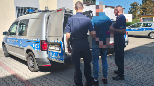 Dzielnicowi zatrzymali poszukiwanego mężczyznę