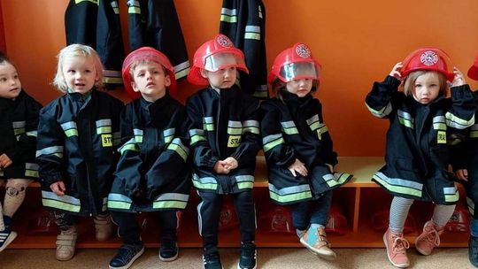 Dzień Strażaka obchodziły maluchy z Punktu opieki nad dziećmi do lat 3