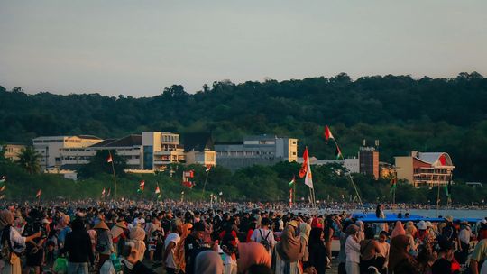 Festiwalowy look od stóp do głów: jakie buty najlepiej sprawdzą się w terenie?