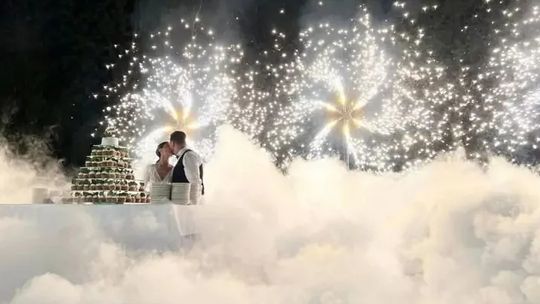 Fontanna iskier na wesele – efekt, który oczaruje gości