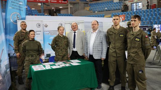 GCE na wojskowych targach służby i pracy