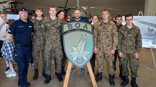 Gostynińscy policjanci i uczniowie klas mundurowych na wyjątkowym wydarzeniu „BOA” w Warszawie