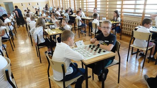 III Turniej Warcabowo-Szachowy w Zespole Szkolno-Przedszkolnym w Gostyninie