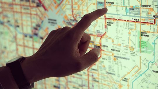 Jak interaktywne mapy usprawniają organizację dużych wydarzeń plenerowych?