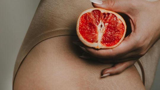 Jak wybrać body modelujące sylwetkę i brazyliany z wysokim stanem, aby podkreślić atuty figury?