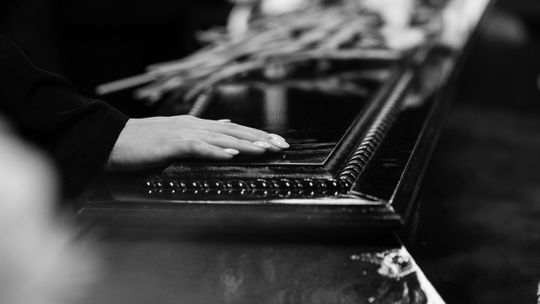 Jak wybrać firmę do transportu zwłok? 5 ważnych kwestii