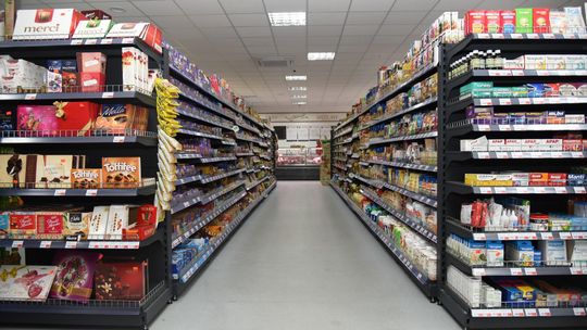 Jak wybrać wyposażenie sklepów spożywczych