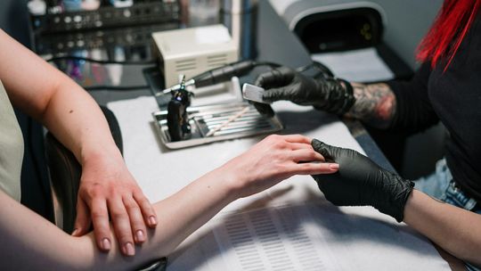 Jakie pilniczki do paznokci i polerki kupić?