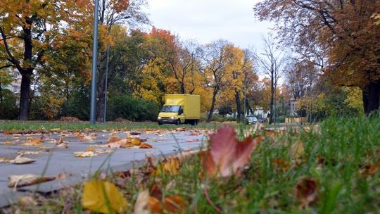 Jesień na drogach. Zachowaj ostrożność!