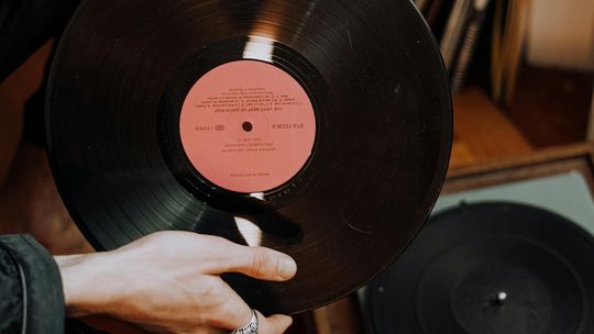 Kanye West na winylu – dlaczego warto postawić na jego albumy?