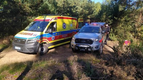 Kobieta złamała nogę w lesie w Lipiankach. Interweniowały służby ratownicze