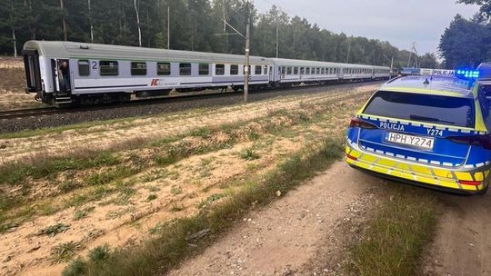 Kolizja samochodu z pociągiem w Łącku