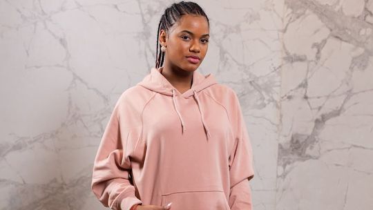 Komplety dresowe damskie – must have sezonu. Sprawdź, jak wybrać ten idealny!