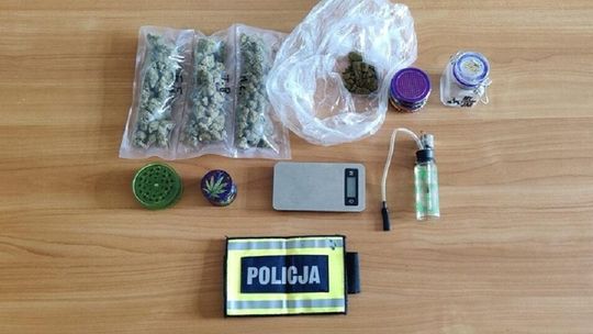 Kontrola drogowa w gminie Oporów zakończona zarzutem posiadania znacznej ilości narkotyków