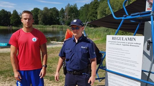 Kontrola kąpieliska w ramach akcji "Kręci mnie bezpieczeństwo nad wodą"