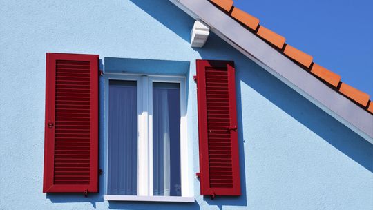 Masz nowy dom? Ten błąd może kosztować cię 7 tys. zł i mandat