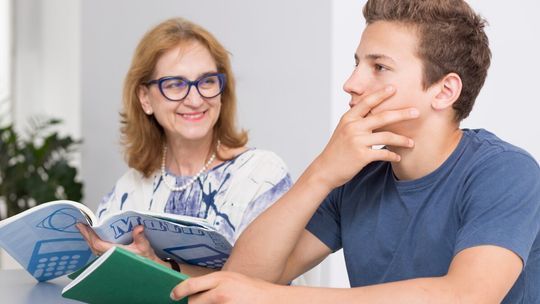 Matematyka potaniała. Sprawdź, przed nowym rokiem szkolnym, ile kosztują korepetycje