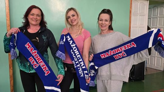 Mażoretki Libra Gostynin otrzymały od sponsora nowe szaliki