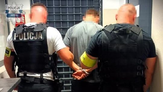 Miał „zrobić coś złego w szkole”. 17-latek zatrzymany, policjanci znaleźli noże