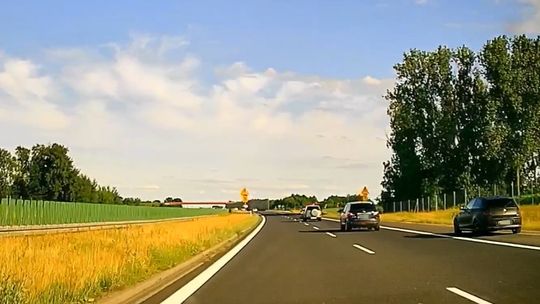 Na autostradzie wyprzedzał pasem awaryjnym [VIDEO]