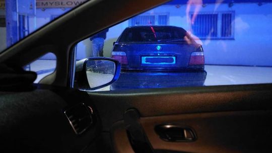 Na łysych oponach w czasie śnieżycy - stanowcza reakcja policjantów ruchu drogowego