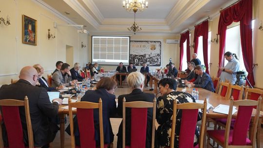 Na sztandarowe obietnice wyborcze ekipy rządzącej w Gostyninie brak pieniędzy w budżecie