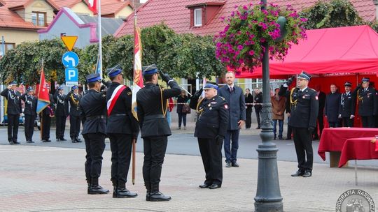 Nadanie sztandaru Komendzie Powiatowej Państwowej Straży Pożarnej w Gostyninie