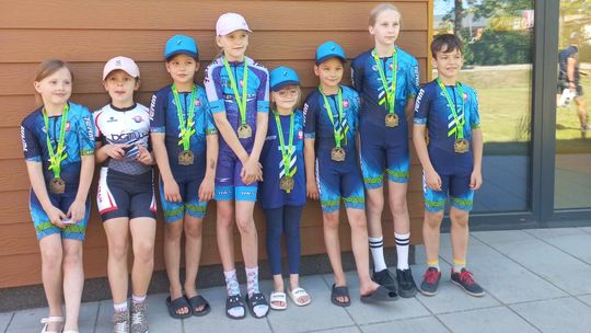 Najmłodsi reprezentanci UKS Zwoleń-Team wygrywają biegi dziecięce podczas 3 etapu Pucharu Polski