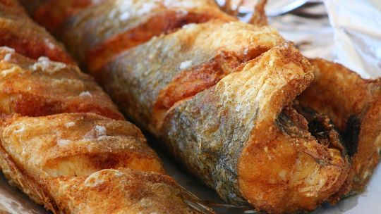 Nie kupuj tych ryb. Eksperci podpowiadają, które w sklepie omijać