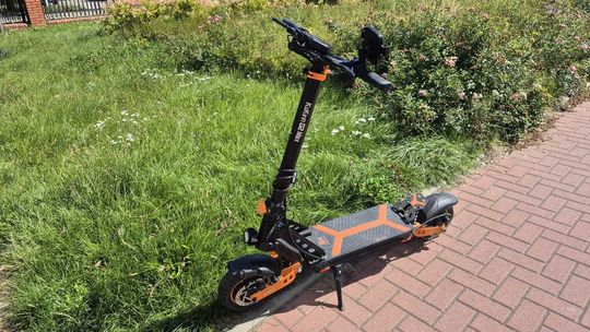 Nieletni bez uprawnień na hulajnodze elektrycznej. Rodzicu - licz się z odpowiedzialnością