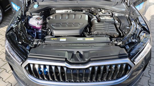 Nowy nieoznakowany radiowóz dla płockiej drogówki