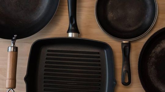 Patelnie granitowe i komplety patelni – które wybrać do swojej kuchni?