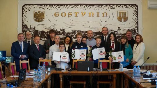 Pięcioro najzdolniejszych uczniów otrzymało stypendia Gminy Miasta Gostynina