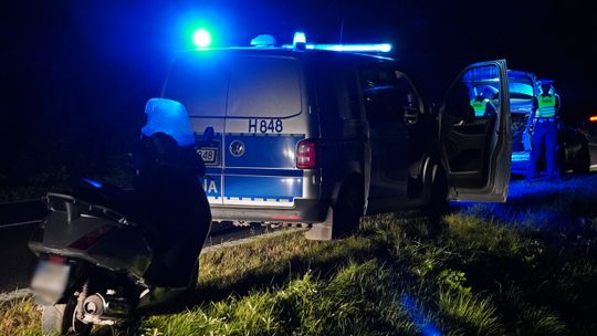 Pijany były policjant wjechał skuterem do rowu w Sierakówku