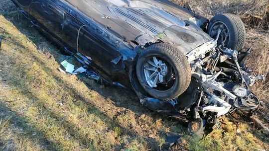 Pijany kierowca dachował na drodze z Gostynina do Nowego Duninowa