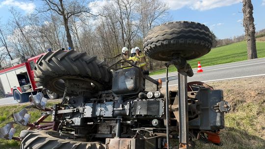 Pijany traktorzysta spowodował kolizję w Zaborowie Starym Pijany traktorzysta spowodował kolizję w Zaborowie Starym