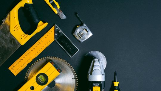 Pilarka elektryczna - jak wybrać odpowiedni model i na co zwrócić uwagę?