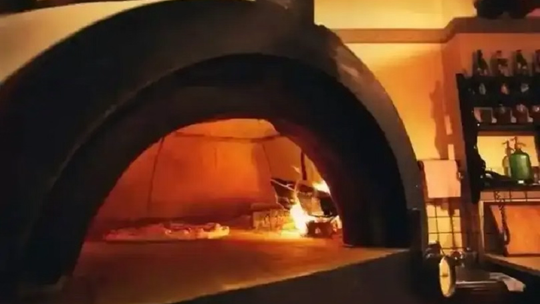 Pizzeria Retro w Gostyninie z dwudziestoletnim doświadczeniem zatrudni chętne osoby do pracy na stanowisku pizzermana