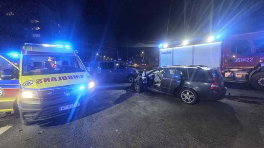 Płock: Radiowóz zderzył się z samochodem osobowym Płock: Radiowóz zderzył się z samochodem osobowym