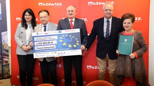 Podpisano umowę na ponad 2,4 mln zł unijnego dofinansowania dla Liceum Ogólnokształcącego im. T. Kościuszki w Gostyninie